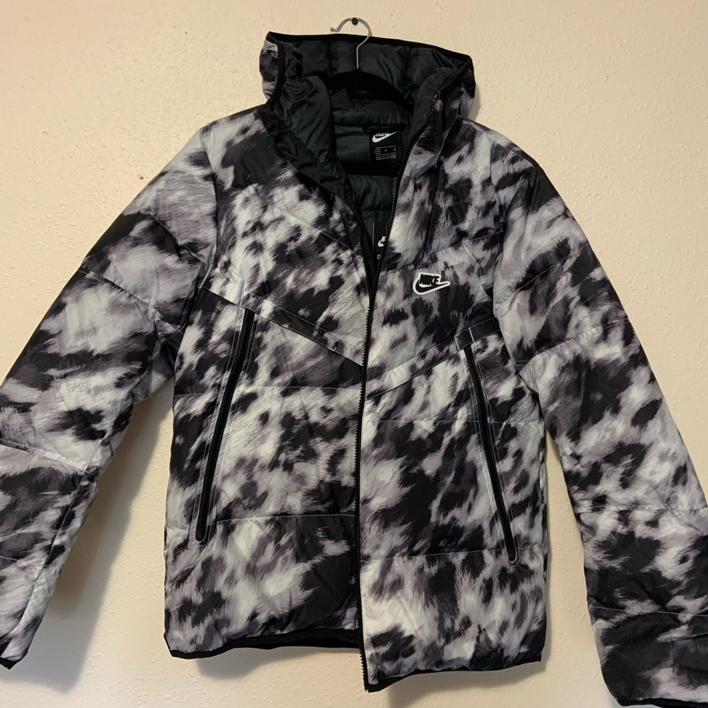 NWT Nike Shield DOWN FILL White & Black Puffer